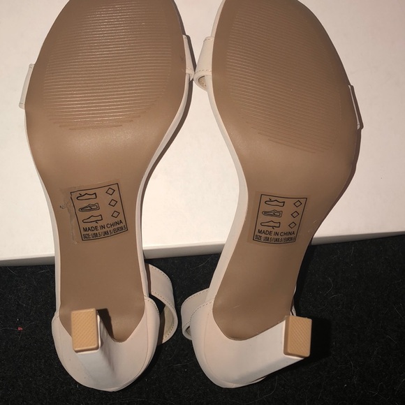 Beautiful dress heels - Picture 3 of 6